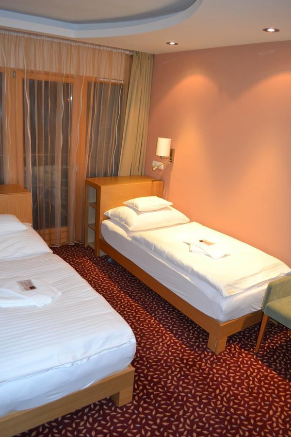 Debreceni Postas Udulo Hotel Exterior photo